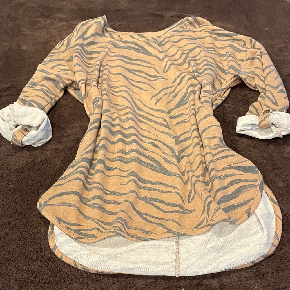 🧚‍♀️ Zebra Print Long Sleeve Tunic.